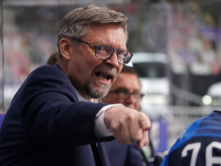 Jukka Jalosen NHL-kortillla on turha vatvoa – nyt katseet olympiakultaan ja kotikisoihin