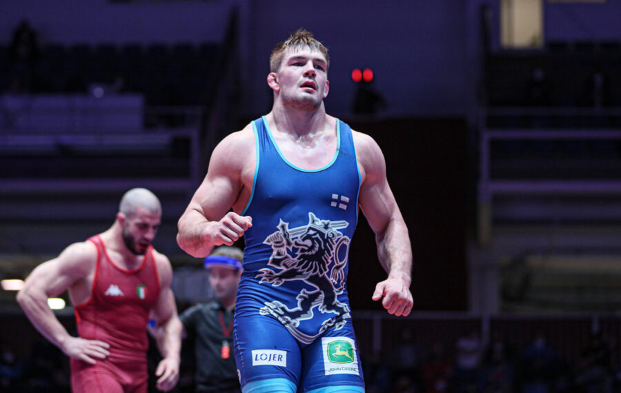 Suomalaisen painin suurimman jalokalan ote maailman kovimmasta huipusta uhkaa irrota