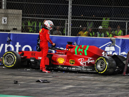 Hamilton vauhdissa – Leclerc ajoi Ferrarinsa rajusti ulos