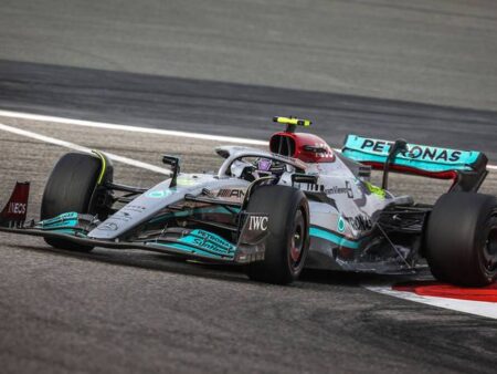 Sainz F1-testipäivän nopein – Alfalla parempi iltapäivä
