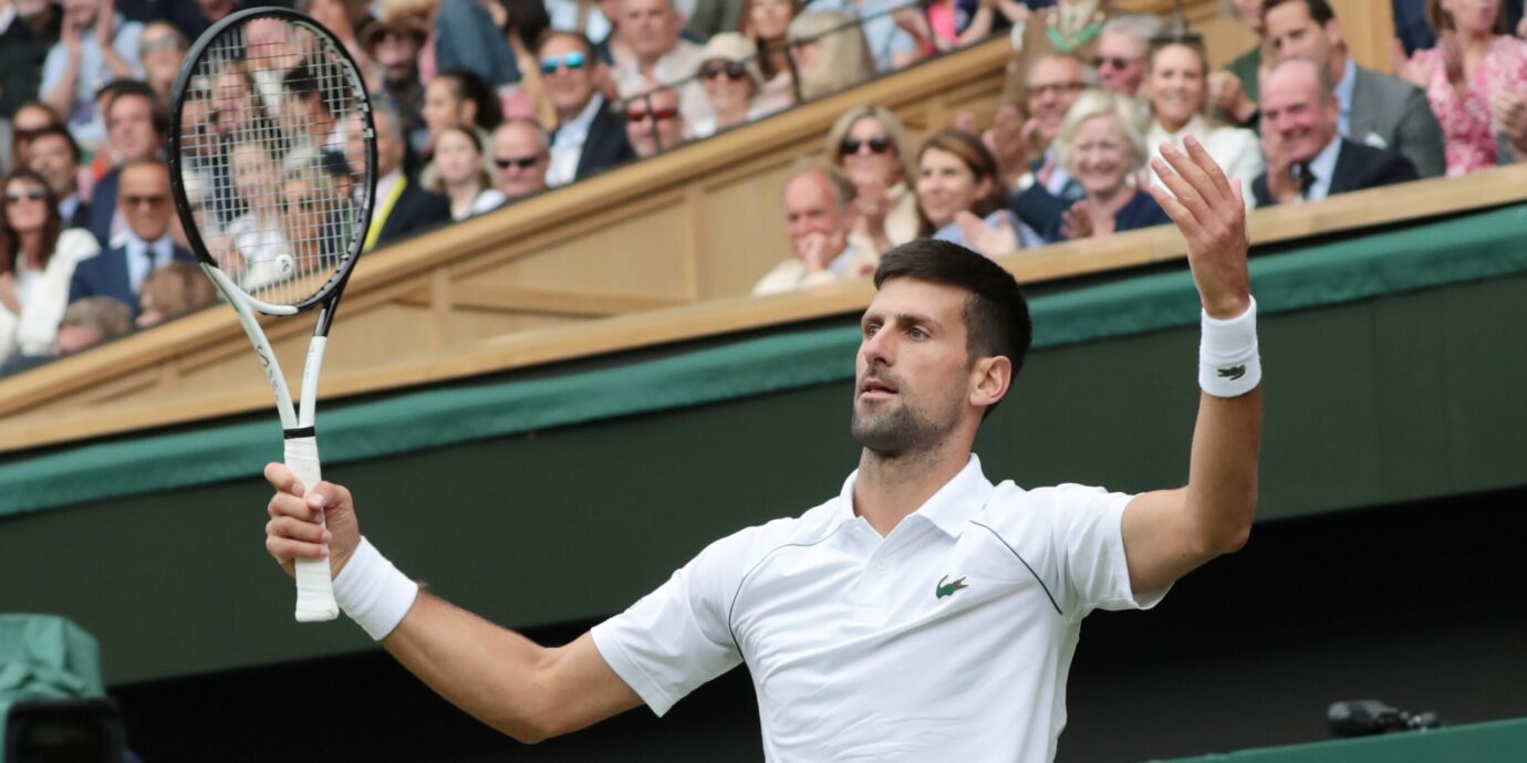 Djokovic kävelee Wimbledonin finaaliin, Nadalin vetäytymistä turha surkutella