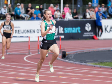 Kristiina Halonen juoksi 400 metrin aitojen välieriin