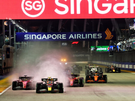 Pérez voittoon Singaporen F1-sadekisassa