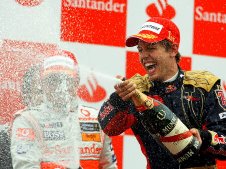 Sebastian Vettel jää historiaan ”limufirman autolla” neljä mestaruutta voittaneeksi tähdeksi