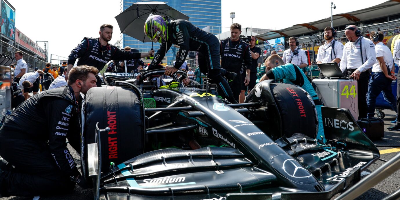 Mercedeksen ongelmista on turha kivittää Lewis Hamiltonia tai moottoreita