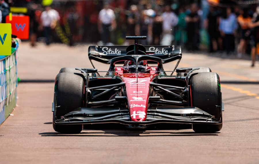 Valtteri Bottaksen autosta katoavat Alfa Romeon tarrat – siirtyvät seuraavaksi Haasille