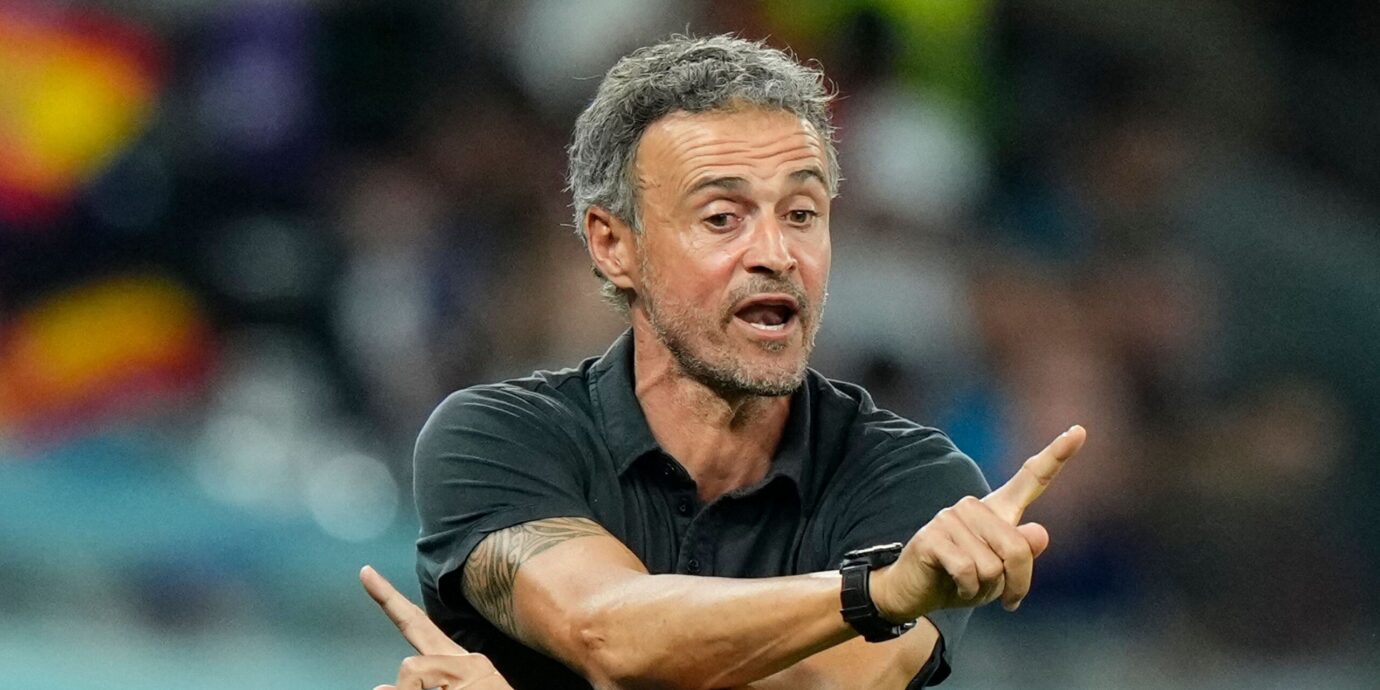 Jalkapalloa ravistelee kaikkien aikojen hurjin huippuvalmentajien tuolileikki