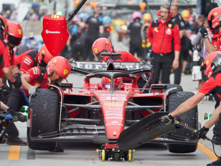 Charles Leclercin julkinen kritiikki kiihdyttää entisestään Ferrarin natisemista liitoksissaan