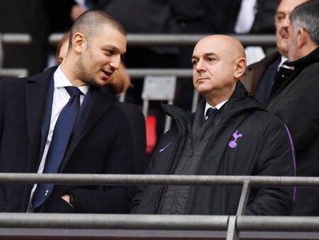 Tottenhamin kohuttu puheenjohtaja erosi