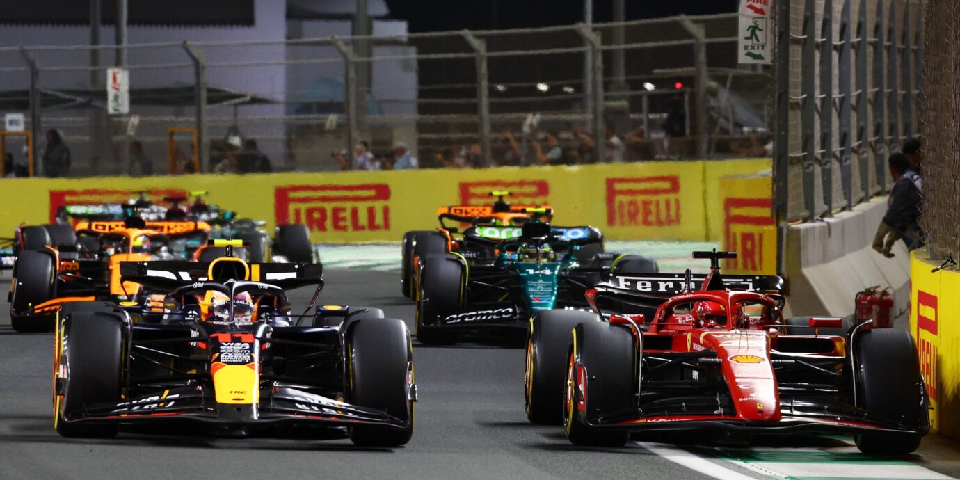 F1-kauden kuuma kysymys: Kuinka lähellä Ferrari on oikeasti Red Bullia?