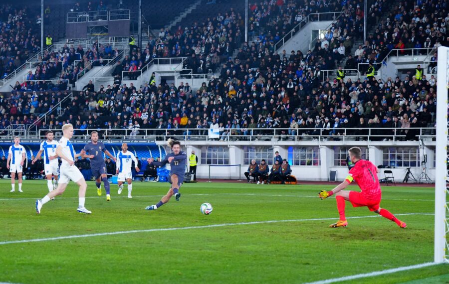 Lukas Hradecky vakuuttaa, että Huuhkajat tekee kaikkensa kelkan kääntämiseksi