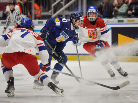 Naisleijonat nousi kuilun reunalta MM-pronssille