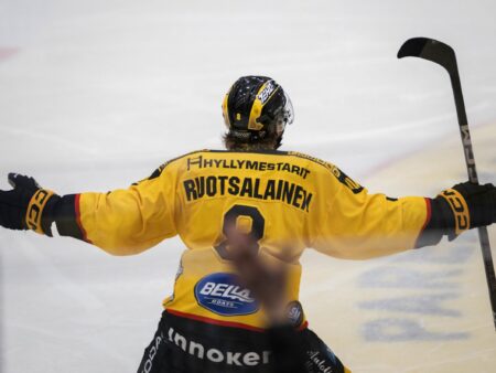 KalPa tyrmäsi SaiPan rajulla tavalla – nyrkkeilyottelu olisi keskeytetty ajassa 2.22