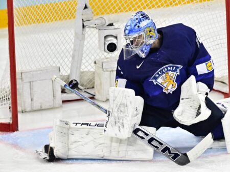 Kiekkosateessa ollut Juuse Saros torjui Leijonille hikisen voiton Latviasta