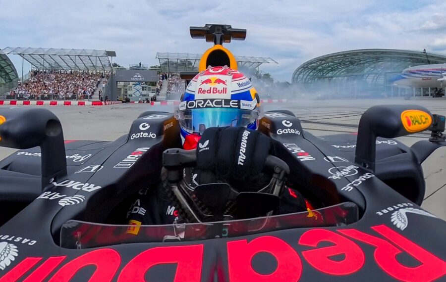 Asiantuntija uskoo Max Verstappenin vaihtavan mieluummin tallia kuin lopettavan