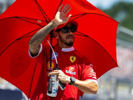 Lewis Hamilton ajaa potku-uhan alla Zandvoortissa – vika ei ole kuitenkaan vain miehessä