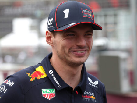 Verstappen dominoi Bakussa – McLaren tössi isosti