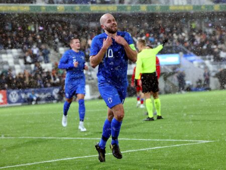 Palloliitolla on kova paikka, sillä Jacob Friisin jatkaminen vaarantaisi Kansojen liigan ja EM-karsinnat