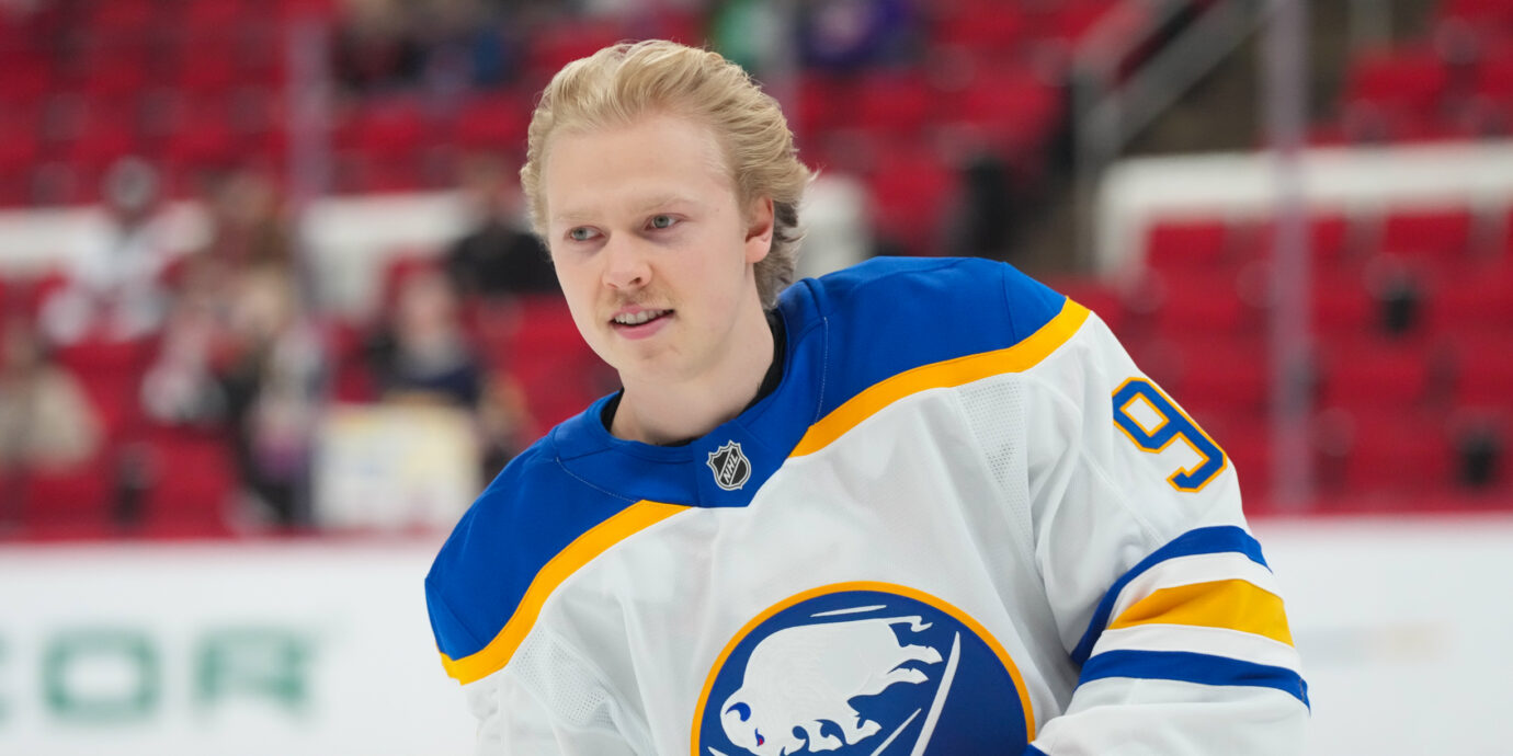 Konsta Helenius iski uransa ensimmäisen NHL-maalin ja laittaa kiitokset tuttuun osoitteeseen