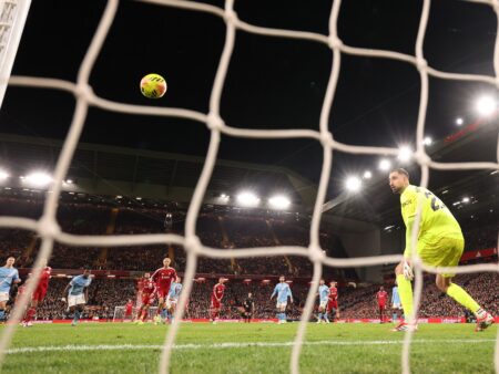 Anfieldin trilleri ei jättänyt ketään kylmäksi, mutta mestaruus ratkeaa aikaisintaan huhtikuussa Anfieldin trilleri ei jättänyt ketään kylmäksi, mutta mestaruus ratkeaa aikaisintaan huhtikuussa