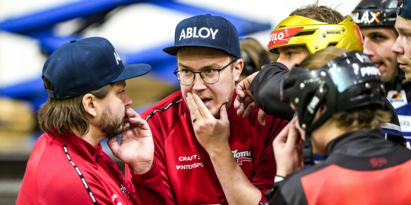 Pesäpallossa pitäisi maksaa pelinjohtajalle enemmän kuin yhdellekään pelaajalle