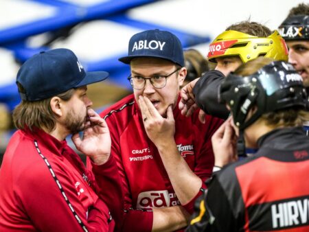 Pesäpallossa pitäisi maksaa pelinjohtajalle enemmän kuin yhdellekään pelaajalle