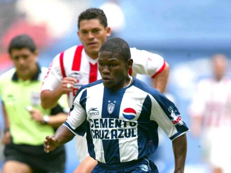 Valioliigan suurimmassa siirtofarssissa totuus on muuttunut lennossa, mutta sen valo on ikuista