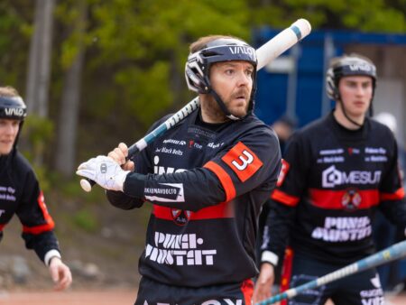 Pesäpallossa on edelleen suuria persoonia, mutta peliä suuremmat väriläiskät on siivottu pois