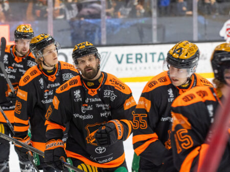 Liigan suurin mysteerijoukkue haastaa Meidän pelin ja Suomi-kiekon pyhät opit