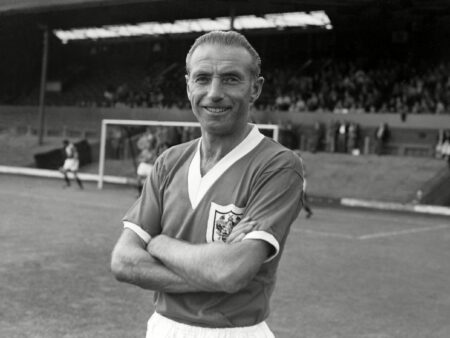 Tässä kuvassa on Englannin liigan kaikkien aikojen pelaaja – kuka tunnistaa hänet?