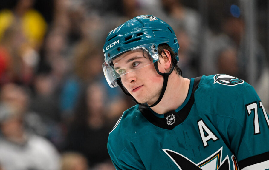 NHL:n kohutuin ihmepoika pisti Joe Thorntonin ennätyksen uusiksi ja sai niskaansa vesisuihkuun