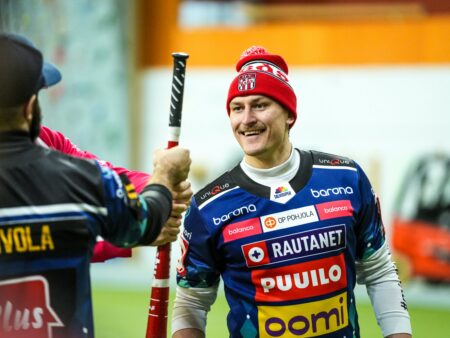 Imatraa naurattaa vielä, mutta viime kesä opetti, ettei matka Ykköspesiksen kuiluun ole pitkä Imatraa naurattaa vielä, mutta viime kesä opetti, ettei matka Ykköspesiksen kuiluun ole pitkä