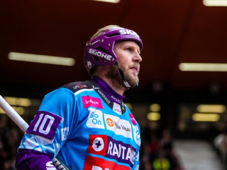 Roope Korhonen nostaa kämmentään vielä kerran kohti kultaa ja lyö – ja syksyllä raikaa