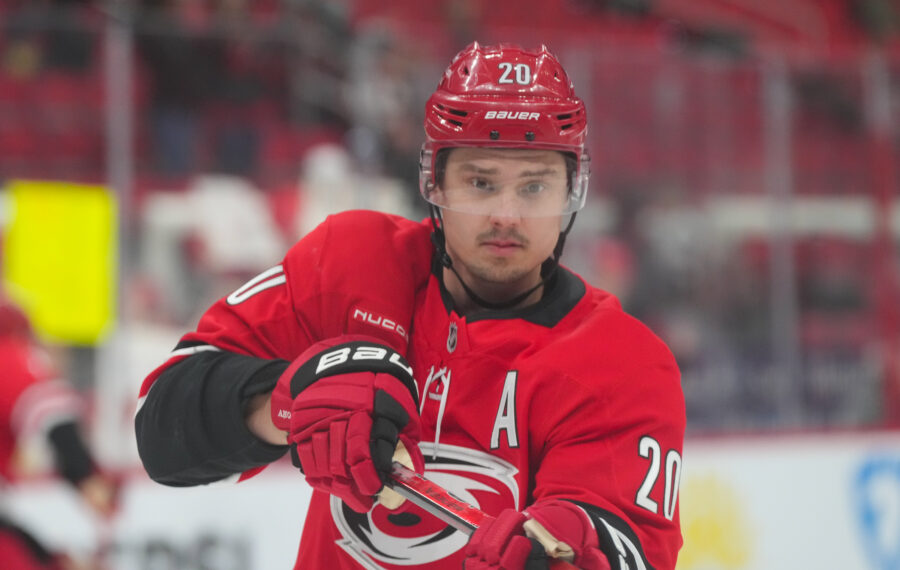 Sebastian Aholla selkeä näkemys, miksi Carolina kaatoi Ottawan jäähysirkussarjassa