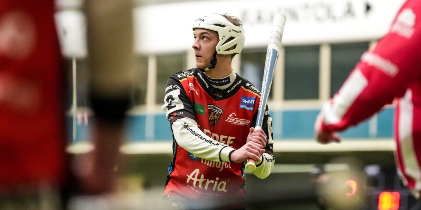 Koskenkorva taiteilee jyrkän kuilun reunalla, mutta sillä on sauma myös pelastua