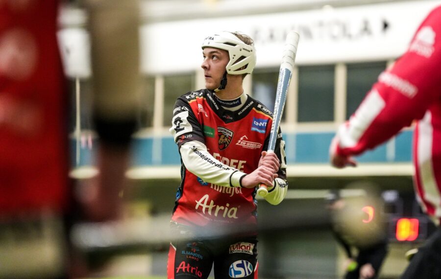 Koskenkorva taiteilee jyrkän kuilun reunalla, mutta sillä on sauma myös pelastua