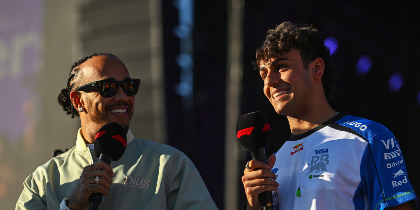 Lewis Hamilton liekeissä Silverstonessa – Bottaksella savuton sprintin aika-ajo