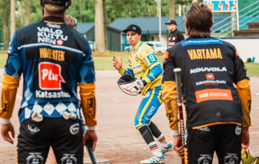 Alajärven pelipöydällä on sen oman nahkan lisäksi panoksena eteläpohjalainen pesäpallo