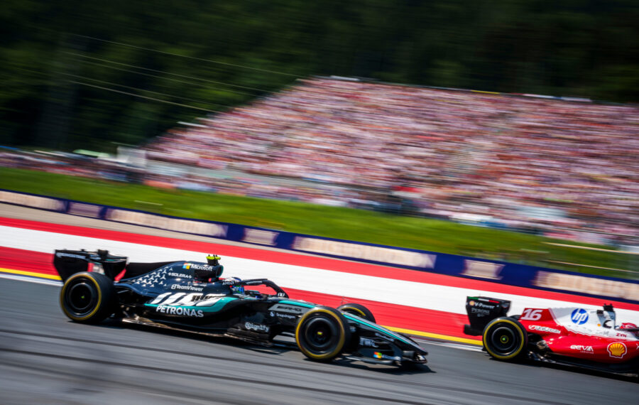 Asiantuntija pitää Mercedeksen Monza-päätöstä piikkinä Ferrarille