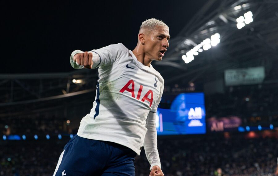 Chelsea ja Tottenham palaavat kärkikapinoihin, Manchester Unitedia uhkaa floppaaminen