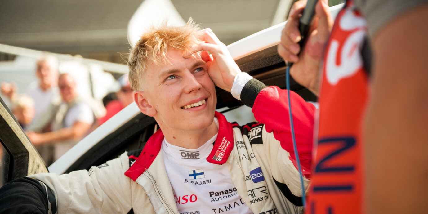Sami Pajari vastasi rallihullujen suomalaisten huutoon ajamalla Jyväskylän kuninkaaksi