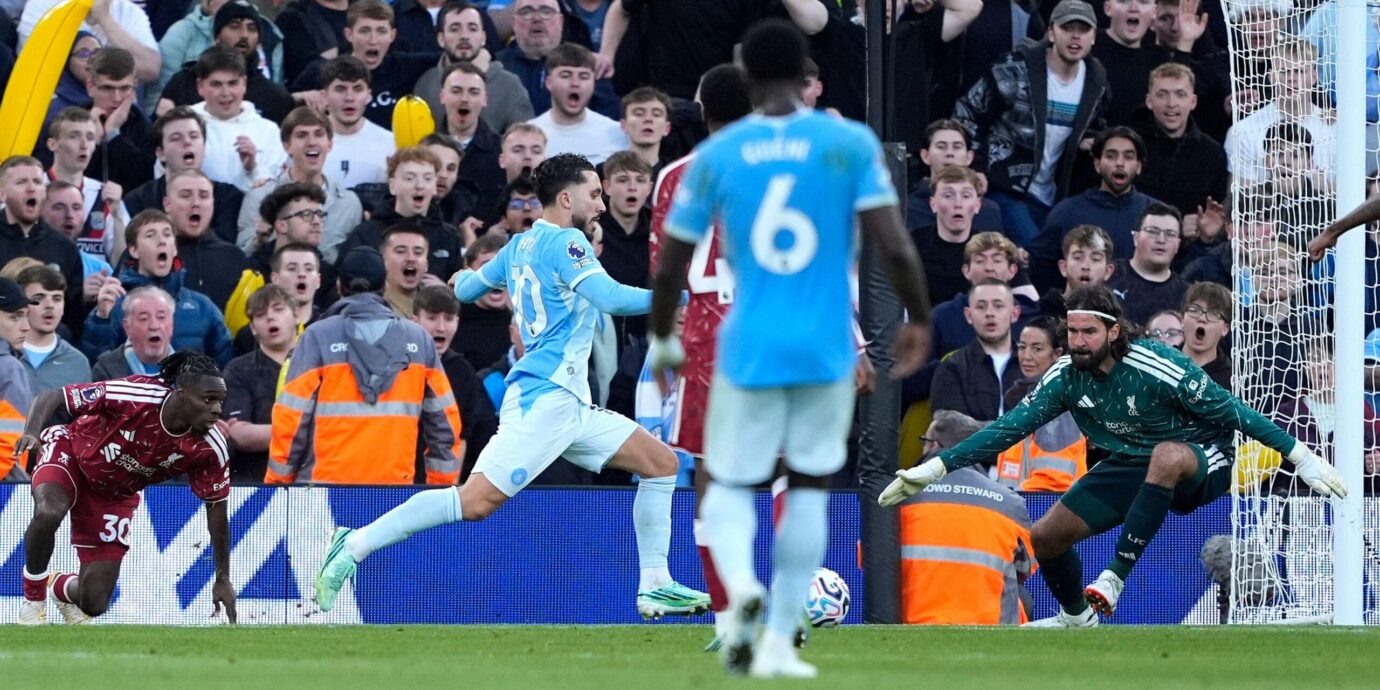 Manchester City selvisi ensimmäisestä tulikokeesta – peli palasi, mutta haju pysyy